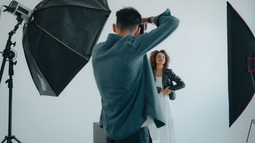 'LA LUZ Y LA MODA: FOTOGRAFÍA DE MODA E ILUMIMACIÓN EN DIRECTO'